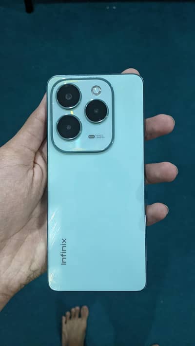 Infinix Hot 40 WITH BOX AND CHARGER