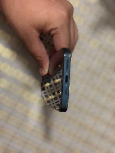 Apple iPhone 13 Projv