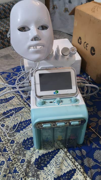 7 in 1 Hydra faical machine.