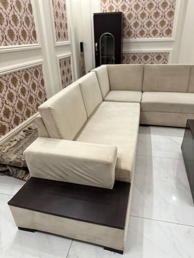 L SHAPE WHITE SOFA SET WITH FREE TABLE