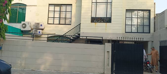 1 KANAL COMMERCIAL BUILDING FOR RENT IN GULBERG 2 LAHORE
