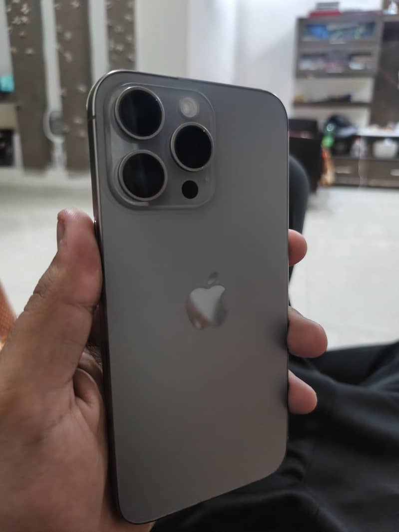 Apple iPhone 15 Pro Max 1