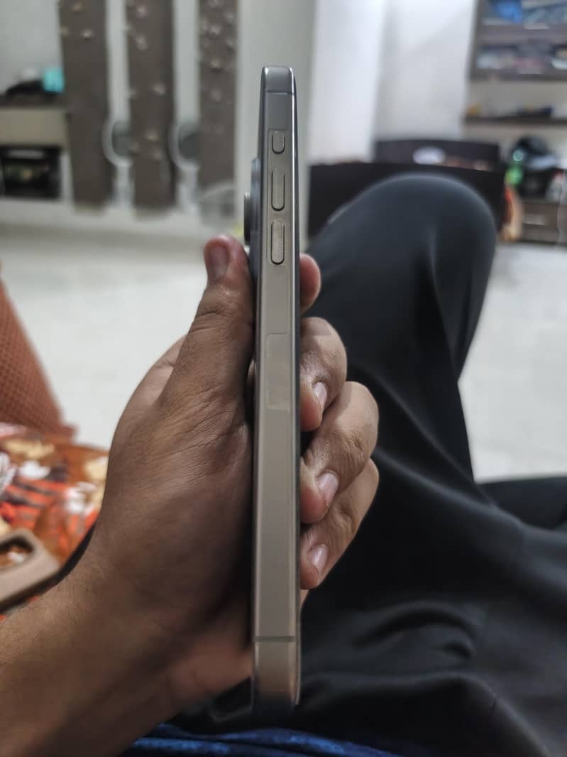 Apple iPhone 15 Pro Max 4