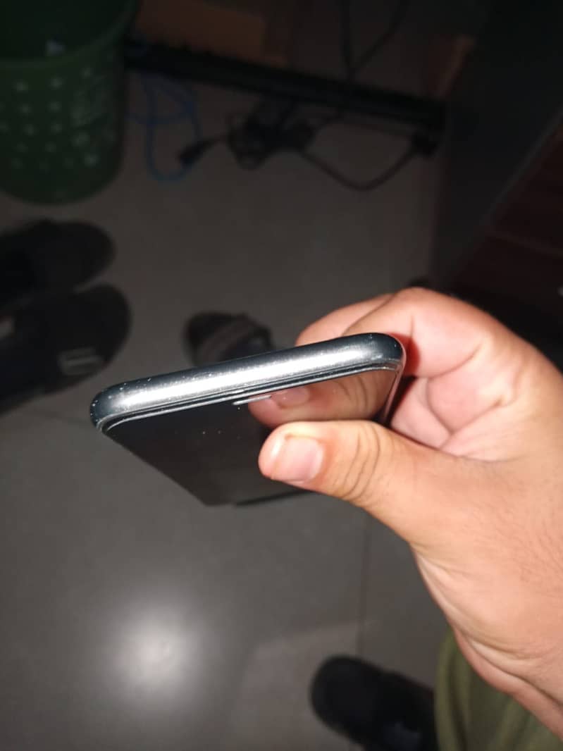 Apple iPhone 11 3