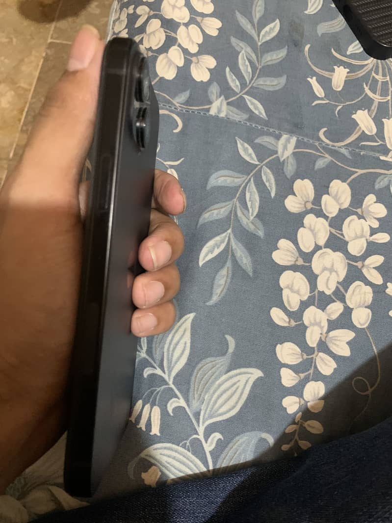 Apple iPhone 15 plus 4