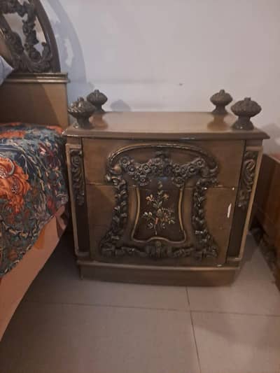 Bed set available for sell