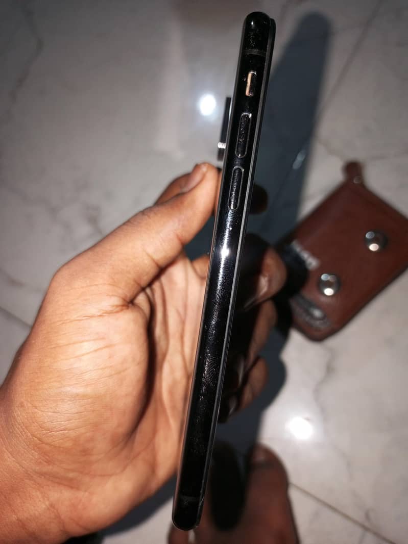 Apple iPhone X 3