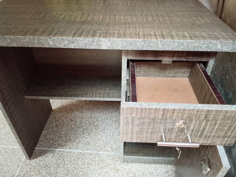 computer table 3