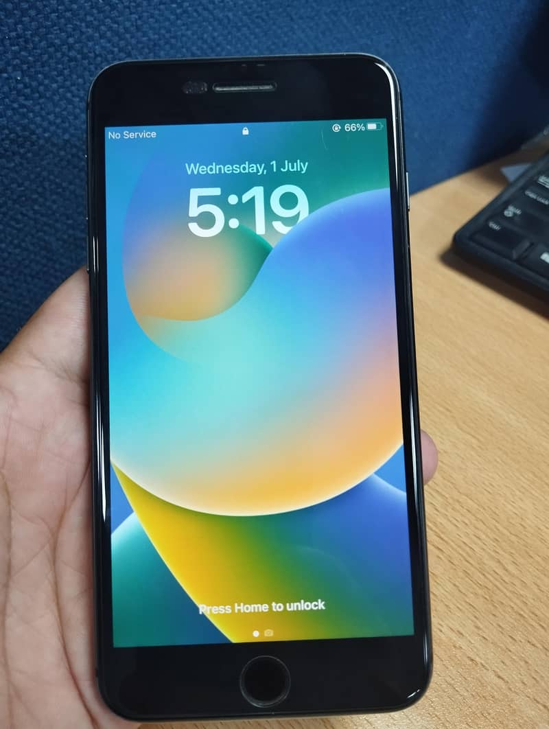Apple iPhone 8 Plus 0