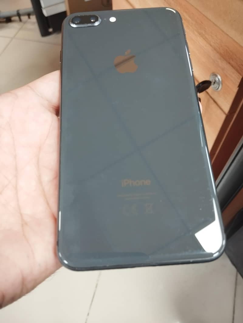 Apple iPhone 8 Plus 1