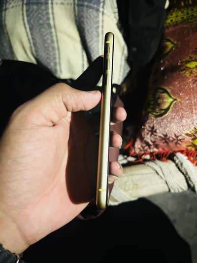 Apple iPhone XR. read add carefully