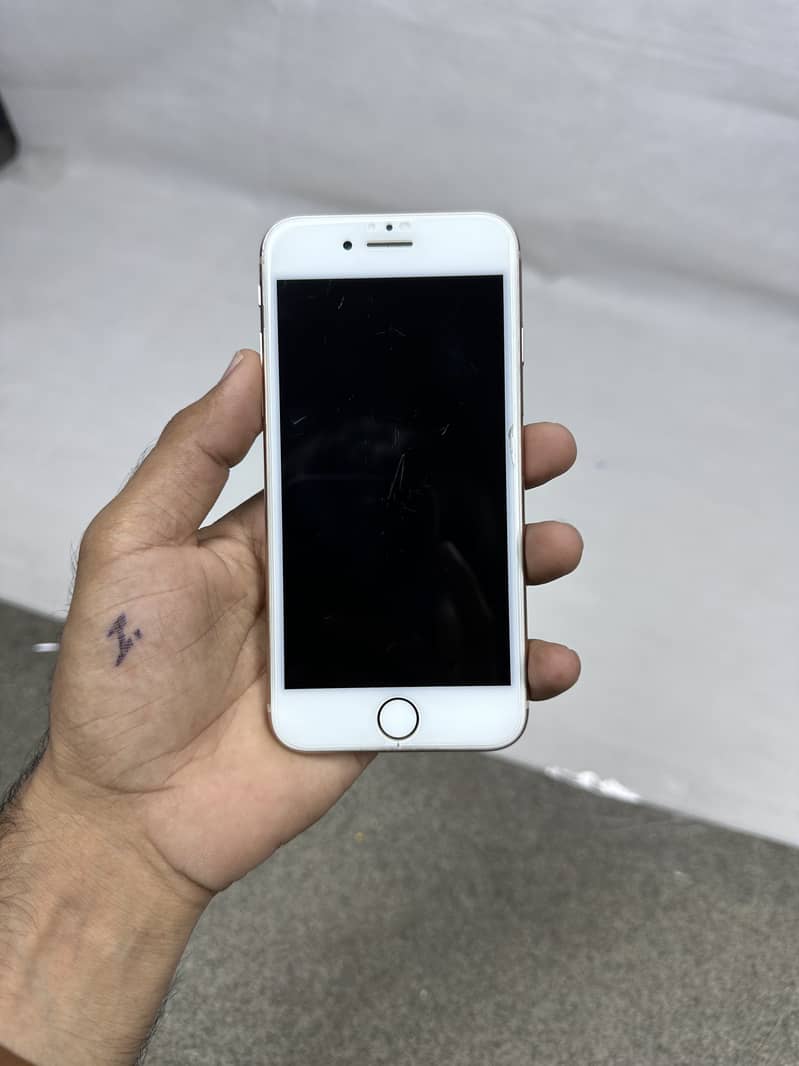 Apple iPhone 8 1
