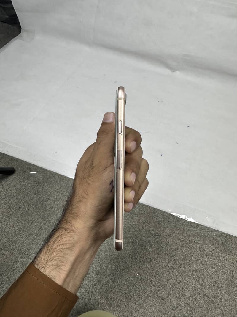 Apple iPhone 8 3