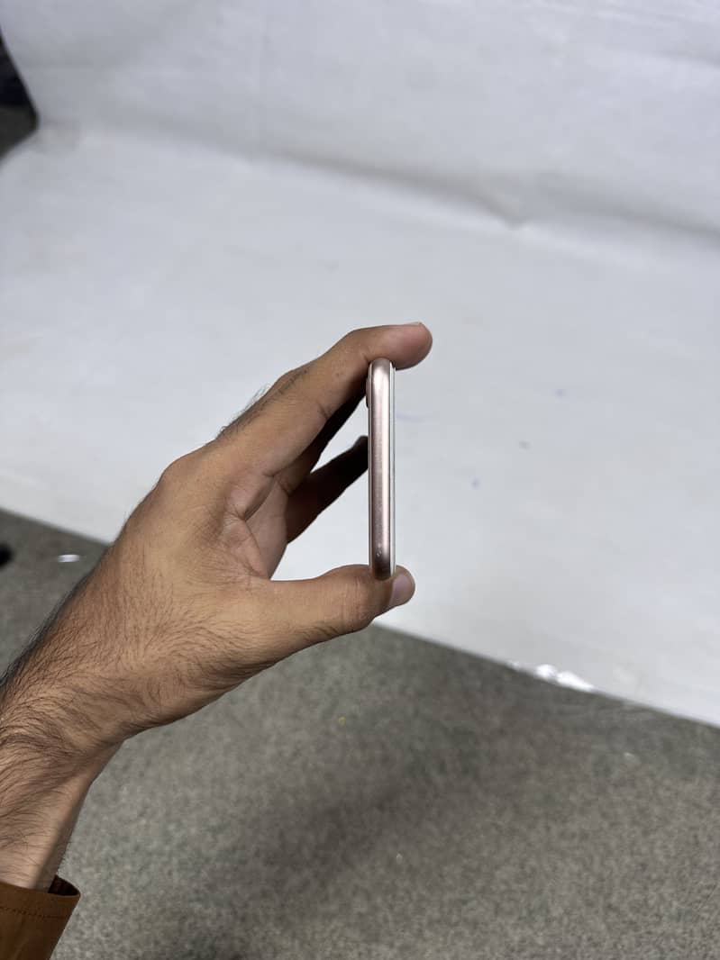 Apple iPhone 8 4