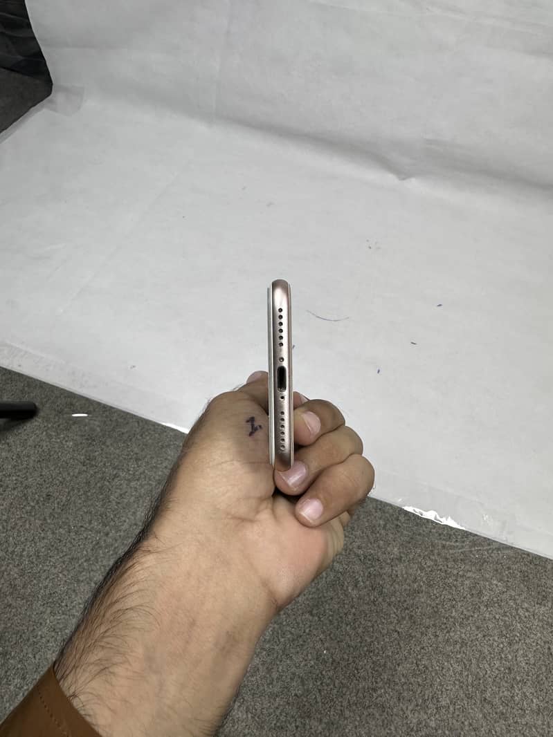 Apple iPhone 8 5