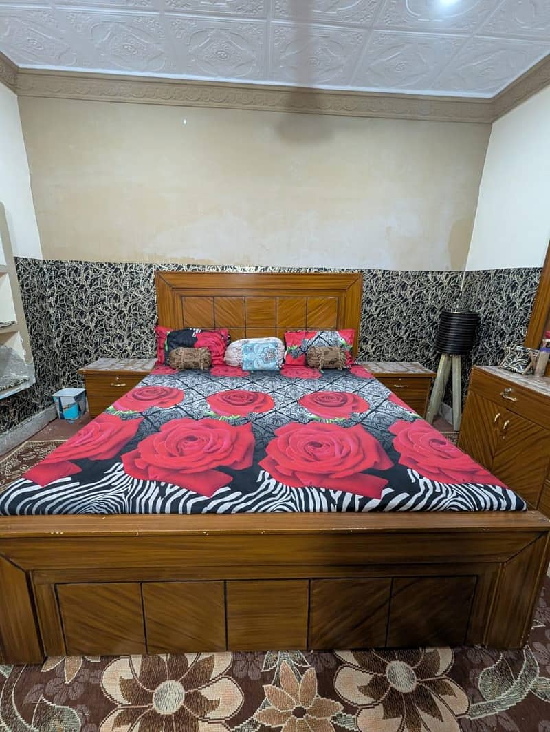 1 Bed+1 dressing table+2 side table 0