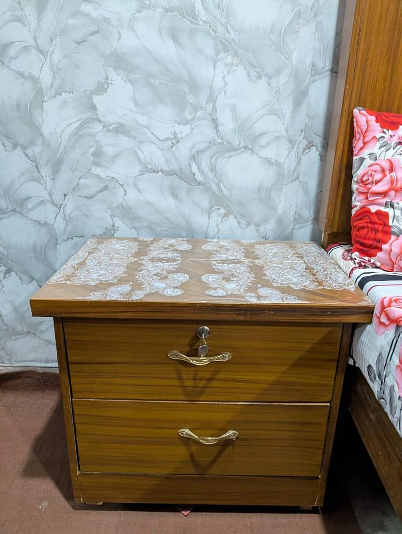 1 Bed+1 dressing table+2 side table 3