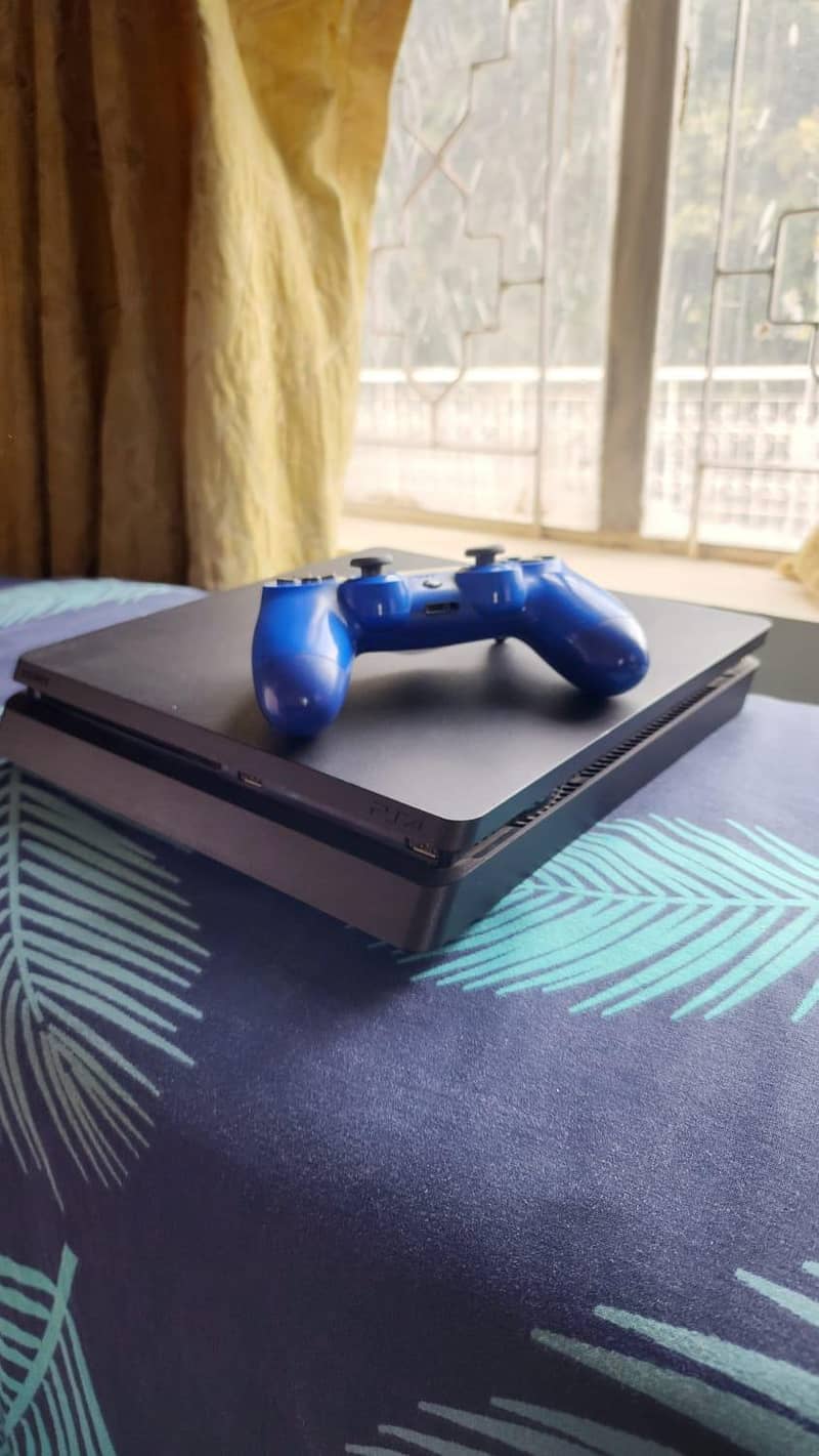 PS4 slim 4