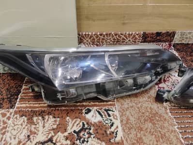 Corolla altis head light