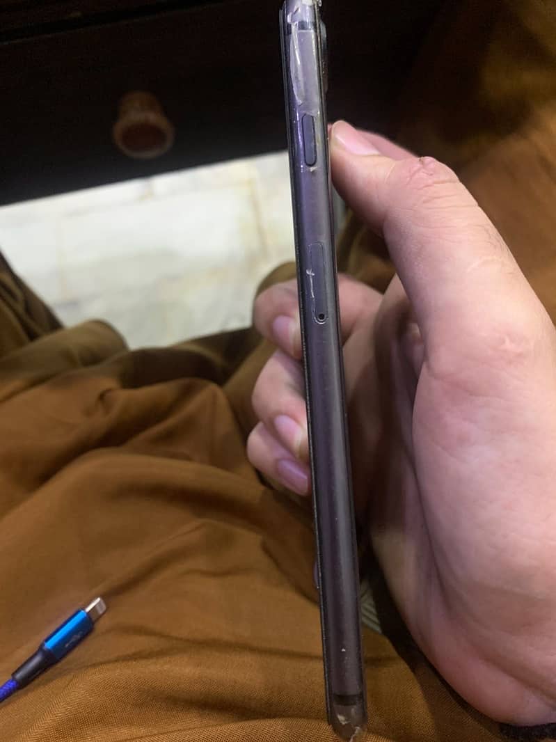 Apple iPhone 8 Plus 3