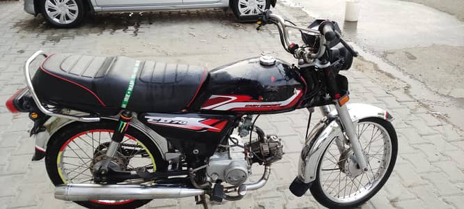 bike CD 70 2018 model  red color  pic me dakh skty hain halat