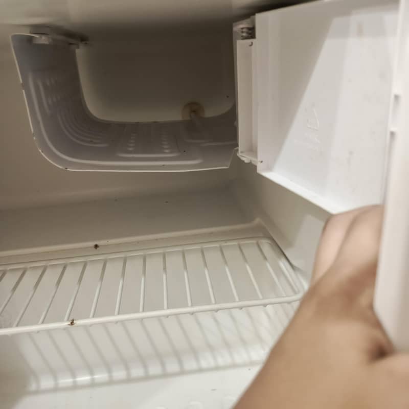 mini fridge 0