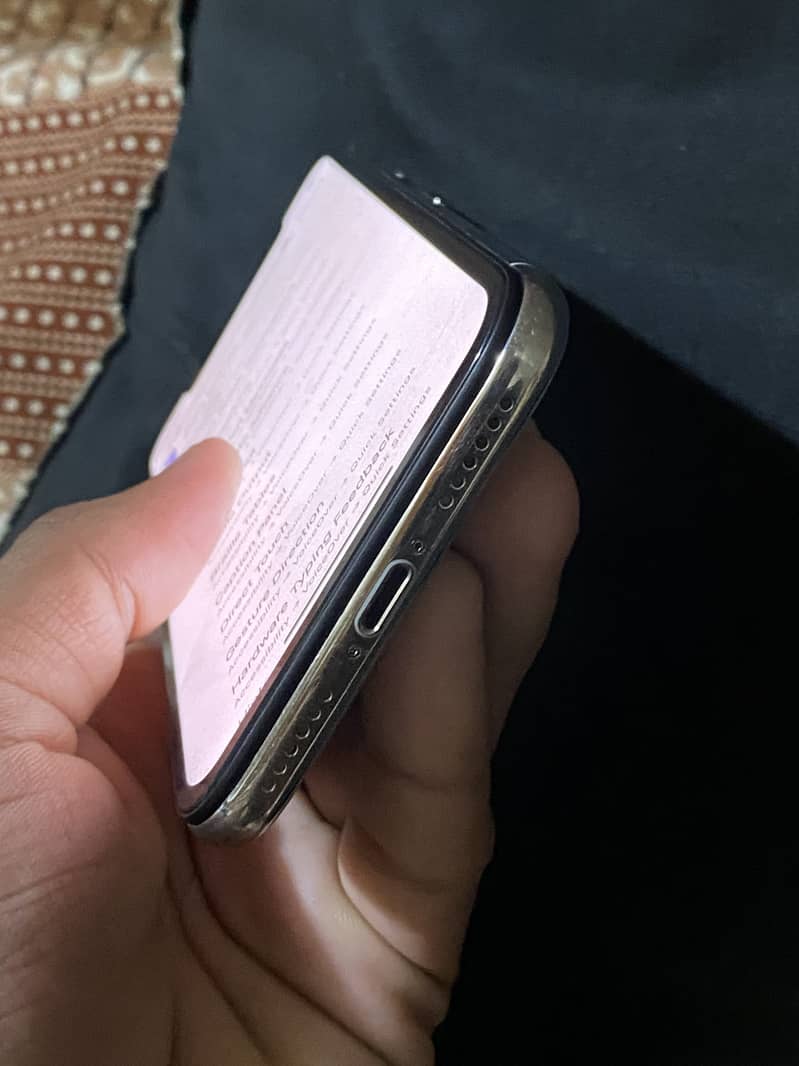 Apple iPhone X 4