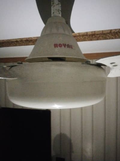 Royal fan. . . . . . . . . . . . 3 season use huwa ha. . . . . Original condition