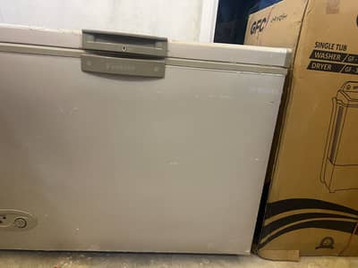 Waves deep freezer