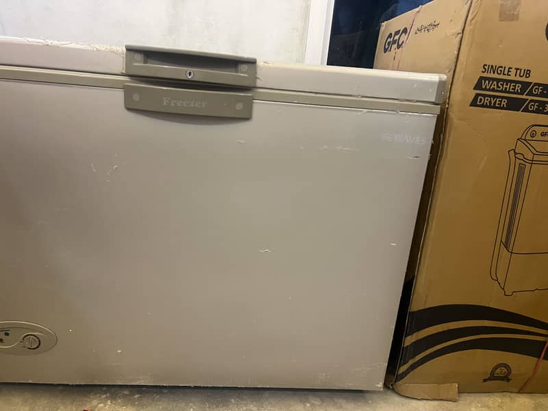 Waves deep freezer 0