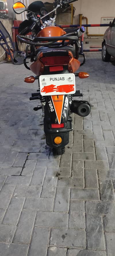 Yamaha YBR 125G Model 2024, Orange color