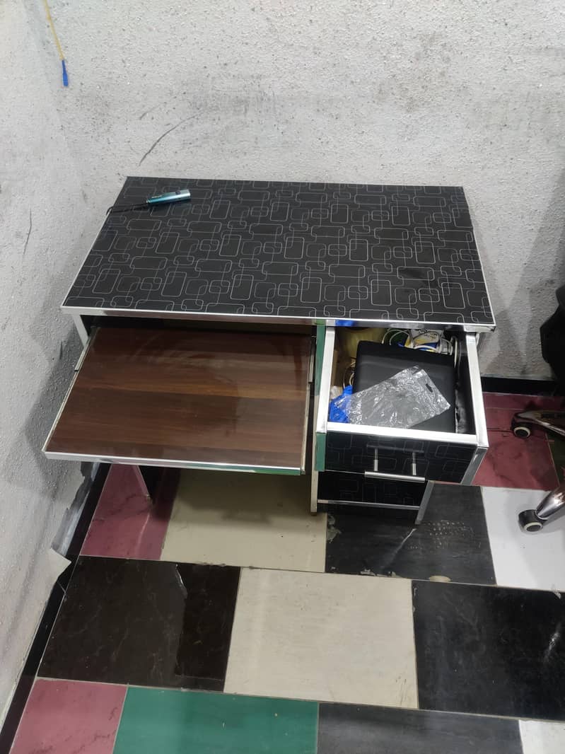 office table new condition 3