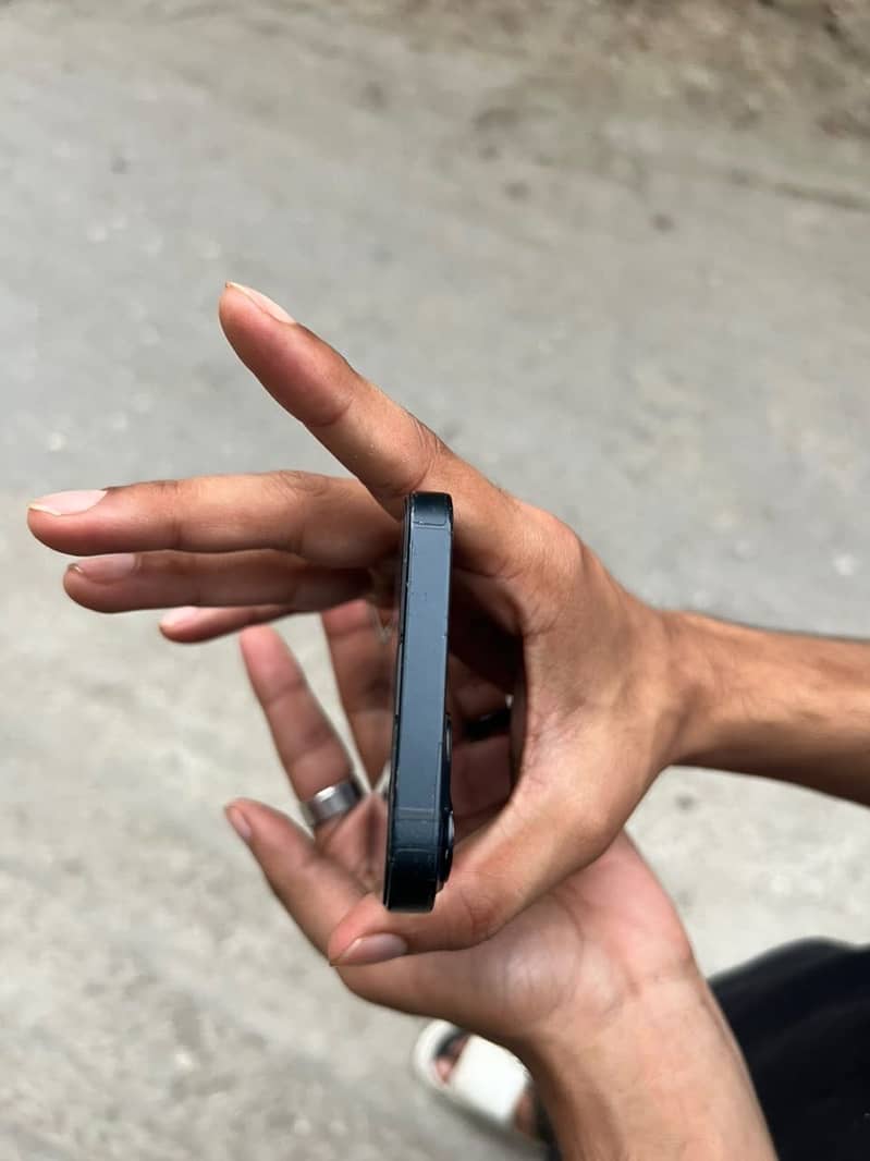 Apple iPhone 13 2