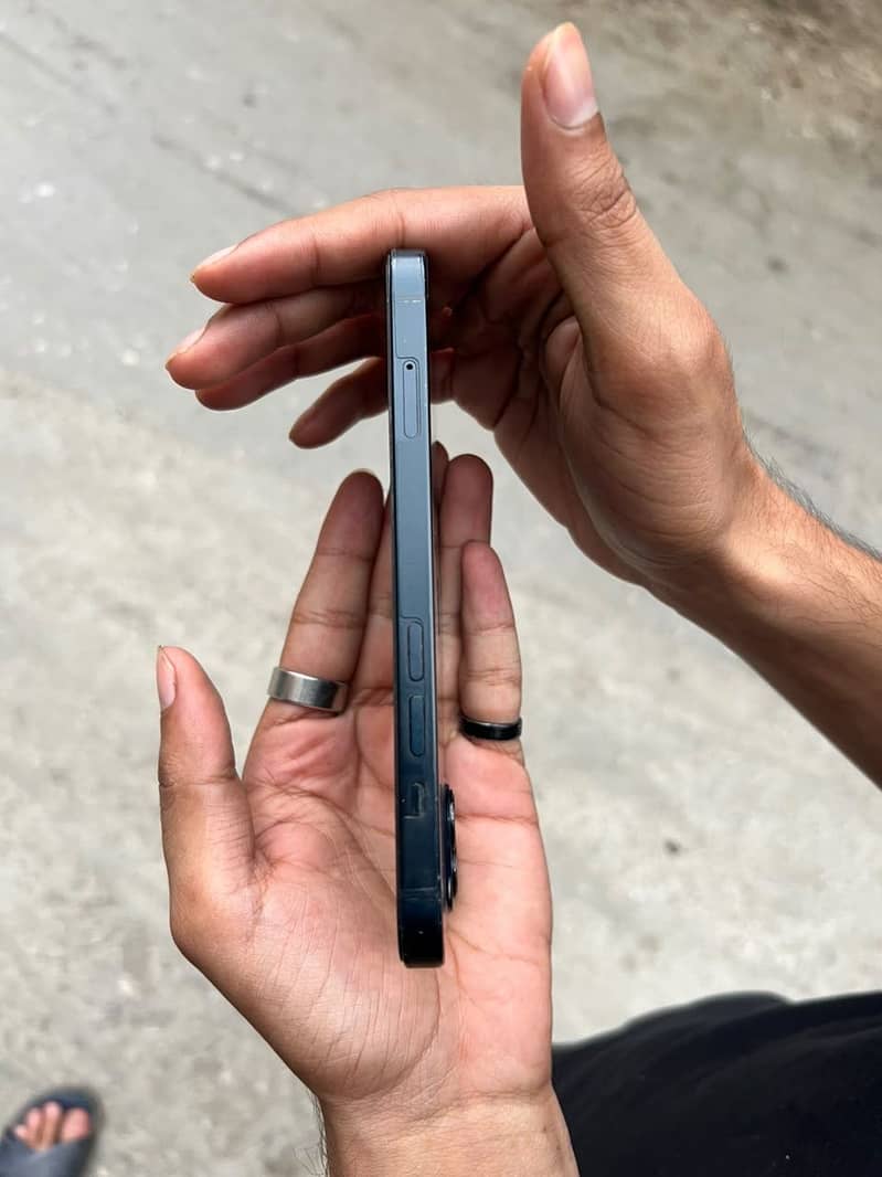 Apple iPhone 13 4