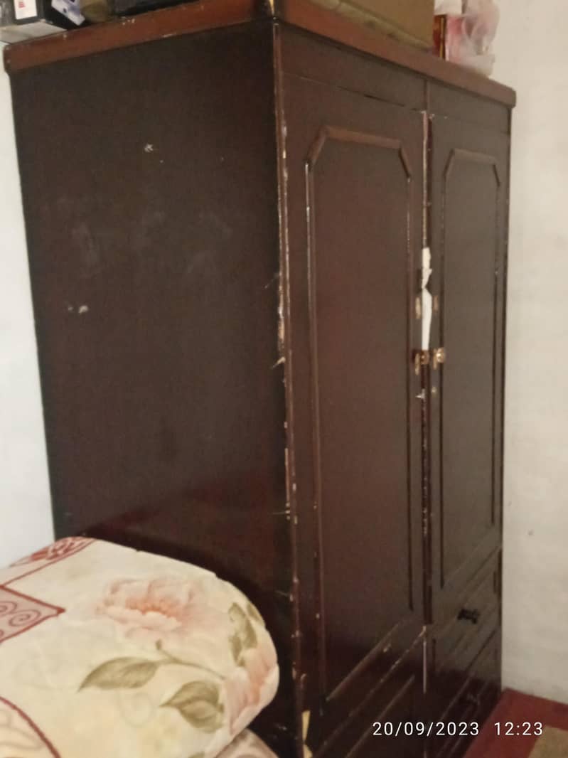 wardrobe 0