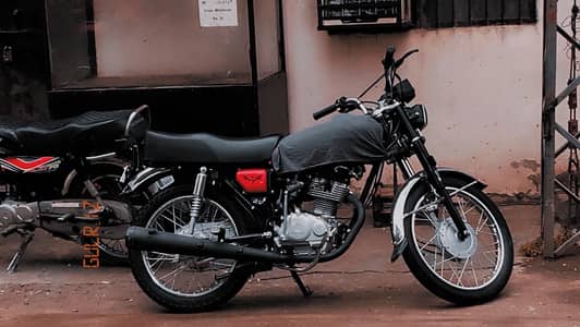 Honda 125 red