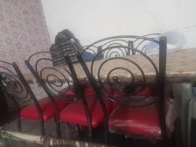doing table ns chairs