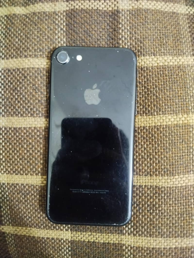 Apple iPhone 7 0