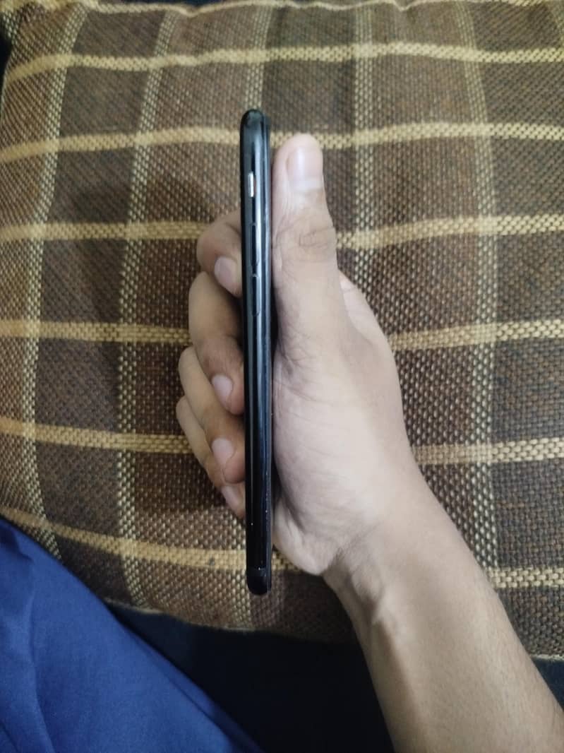 Apple iPhone 7 1