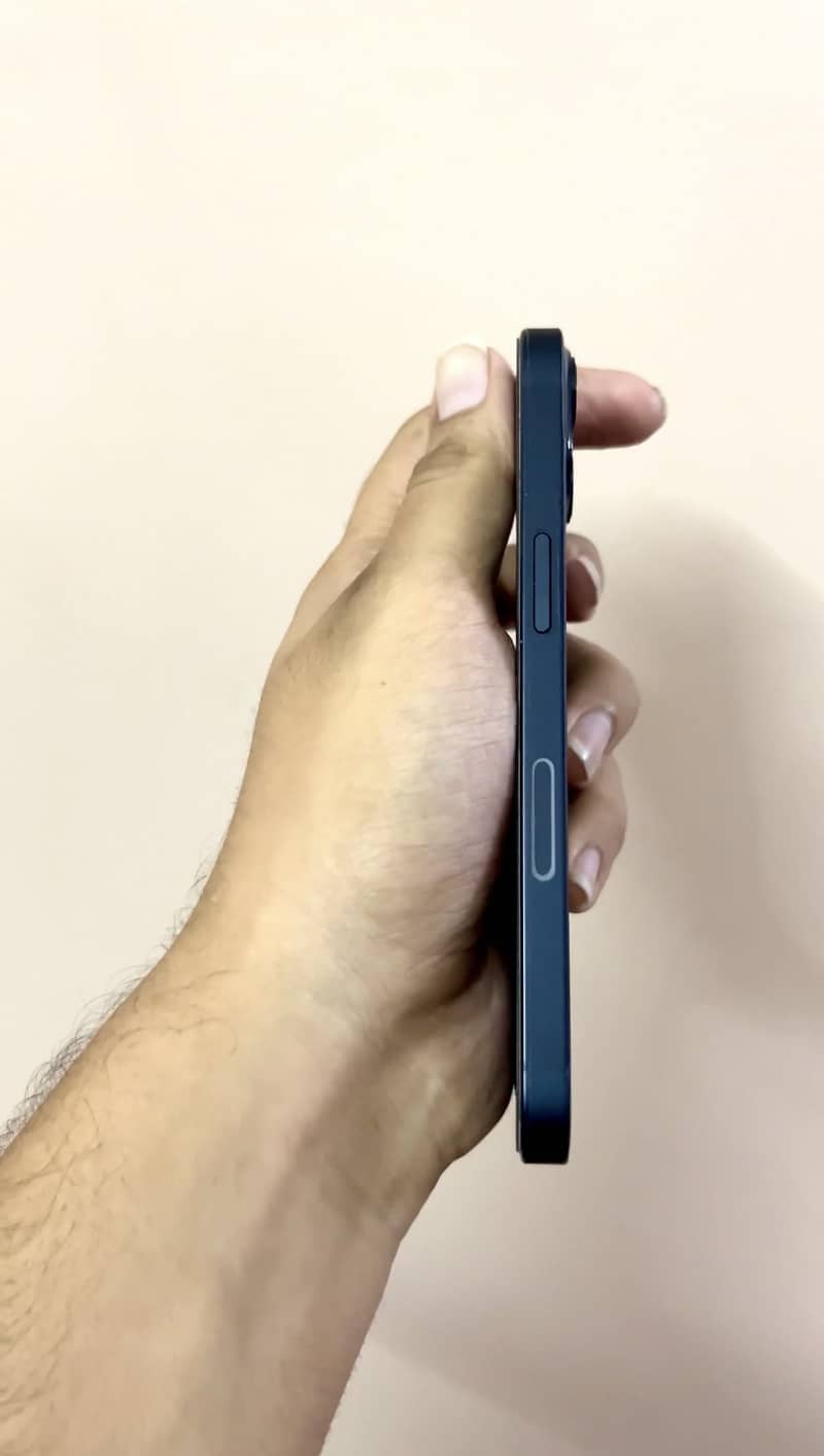 Apple iPhone 13 5