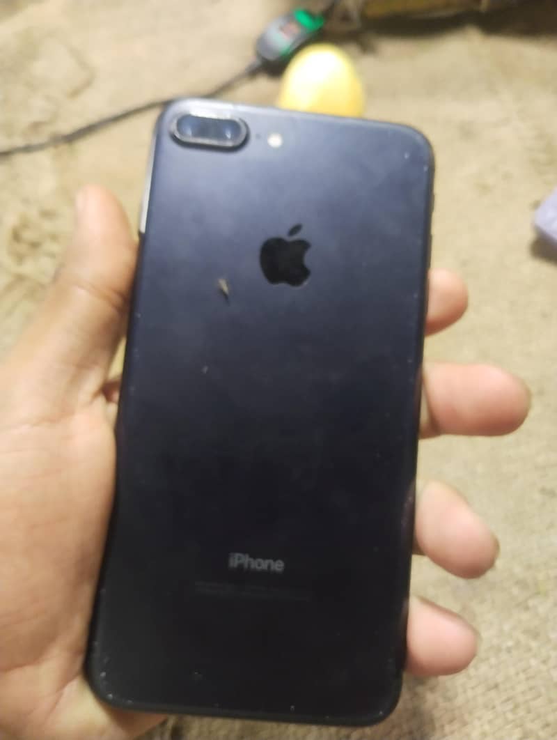 Apple iPhone 7 Plus 6