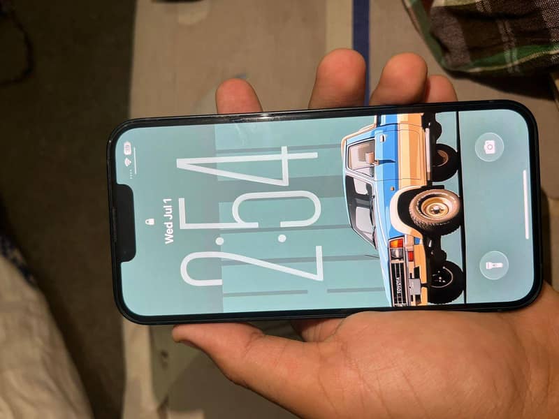 Apple iPhone 13 4