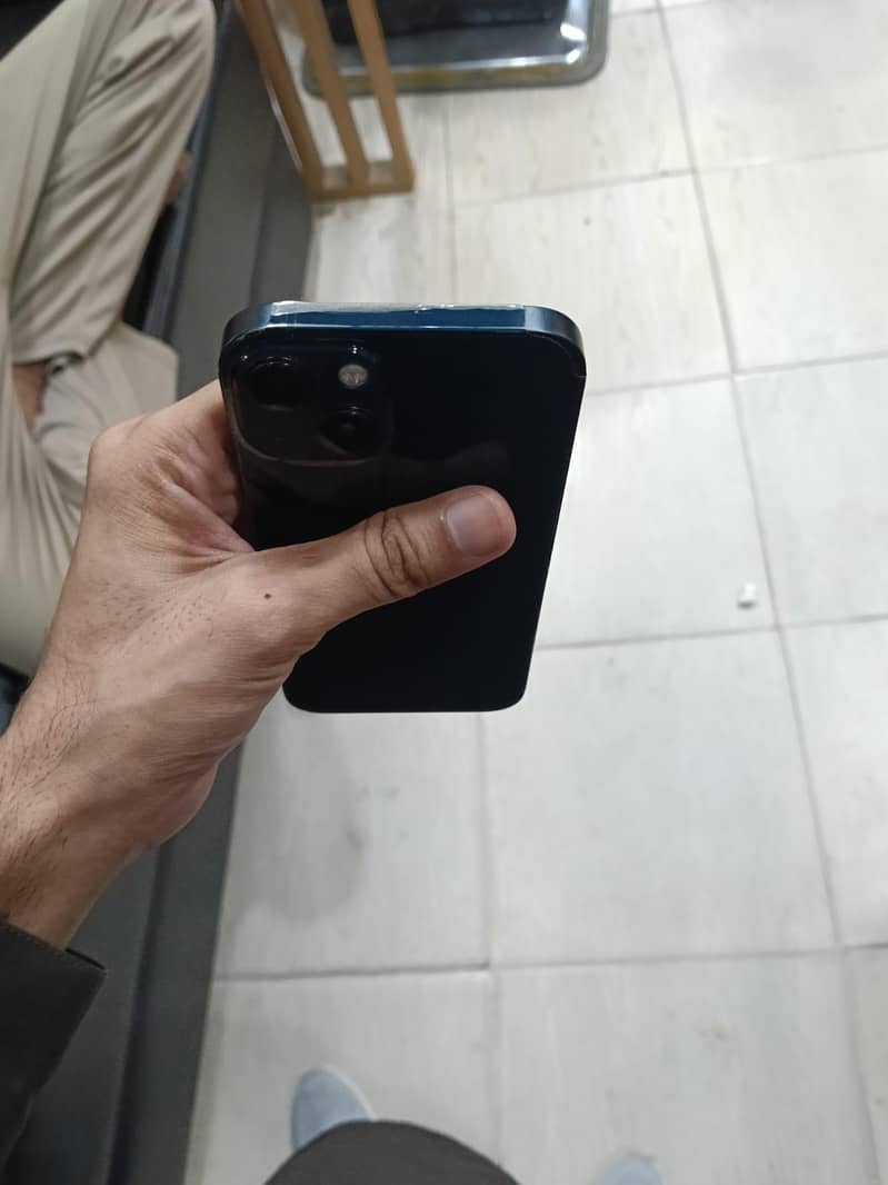 Apple iPhone 13 1