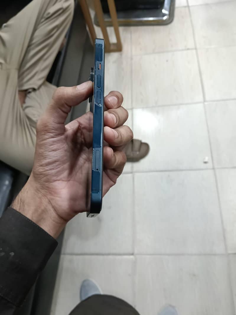 Apple iPhone 13 3