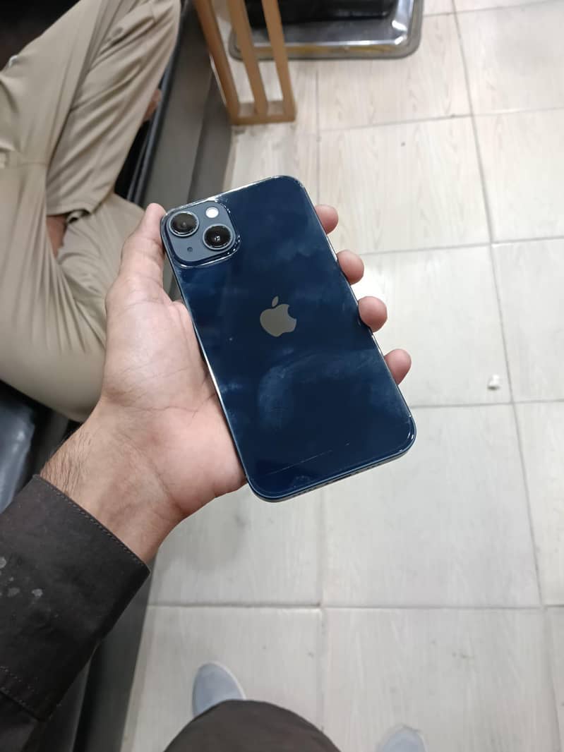 Apple iPhone 13 4