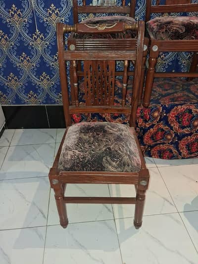 Dinning Table Made Of Glass And 6 Chairs