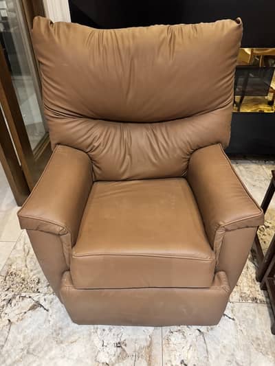 Brown Leather Lounge Chair – Excellent Condition, Brown Leather Re