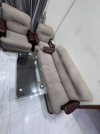 2 chote sofe 1 bara sofa 1 table