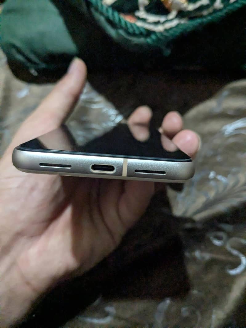 Google Pixel 8 5