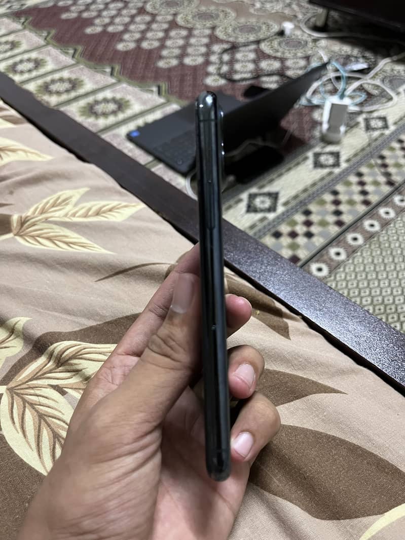 Apple iPhone 11 Pro 3